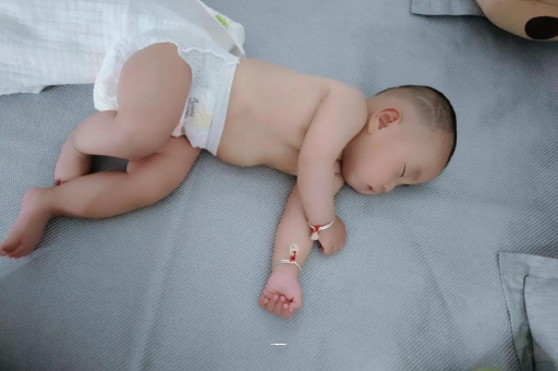 定边宝宝几个月可以吃水果